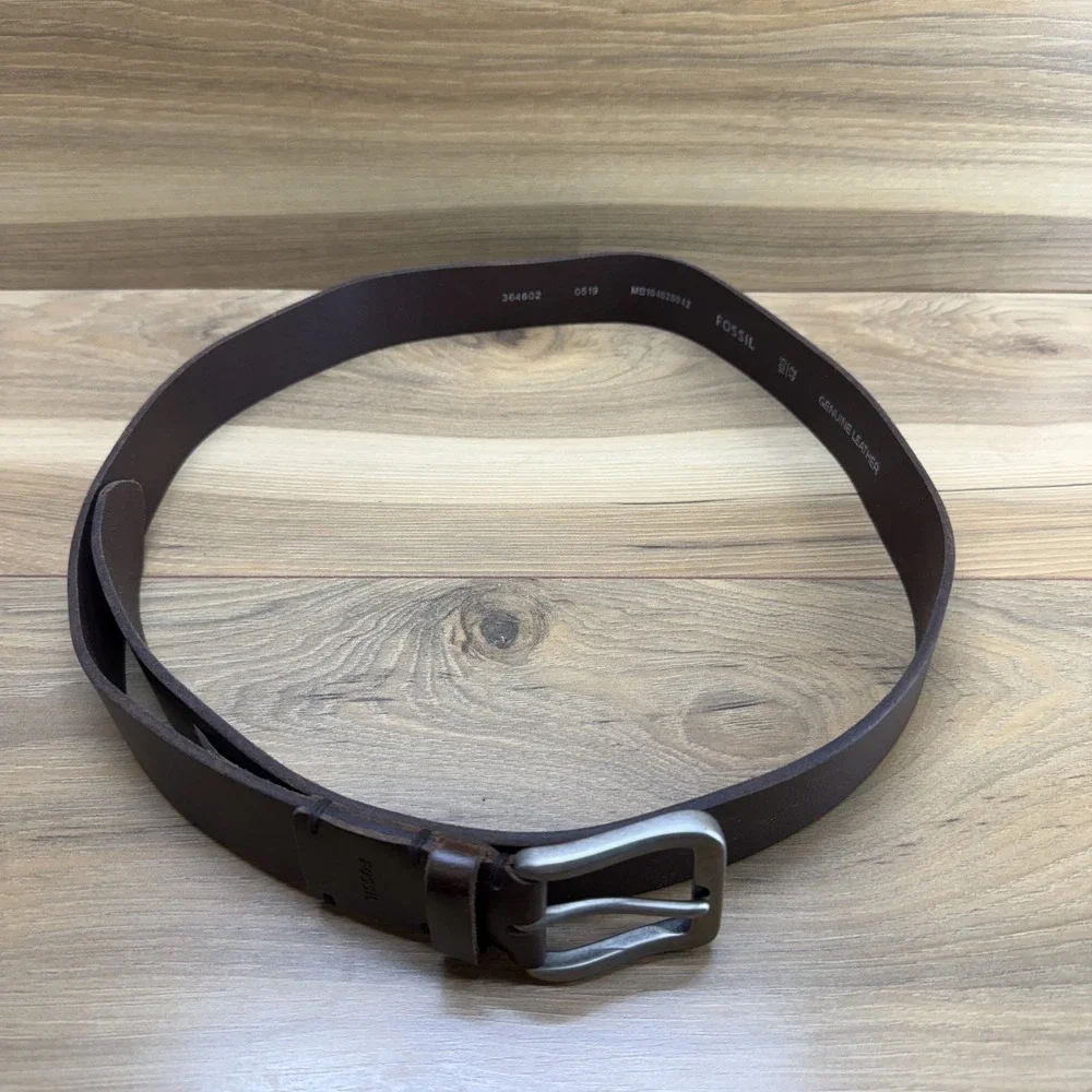 Fossil Mens Belt Size 42 Dark Brown Leather